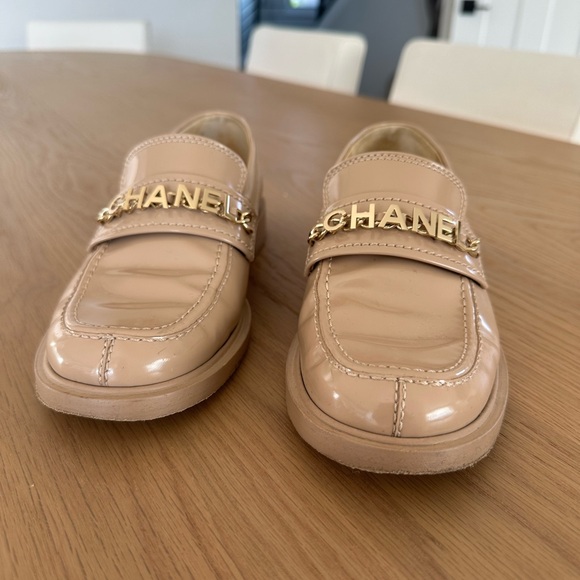 Chanel beige loafers 38